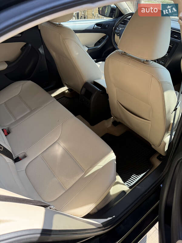 Седан Volkswagen Jetta 2014 в Хусті