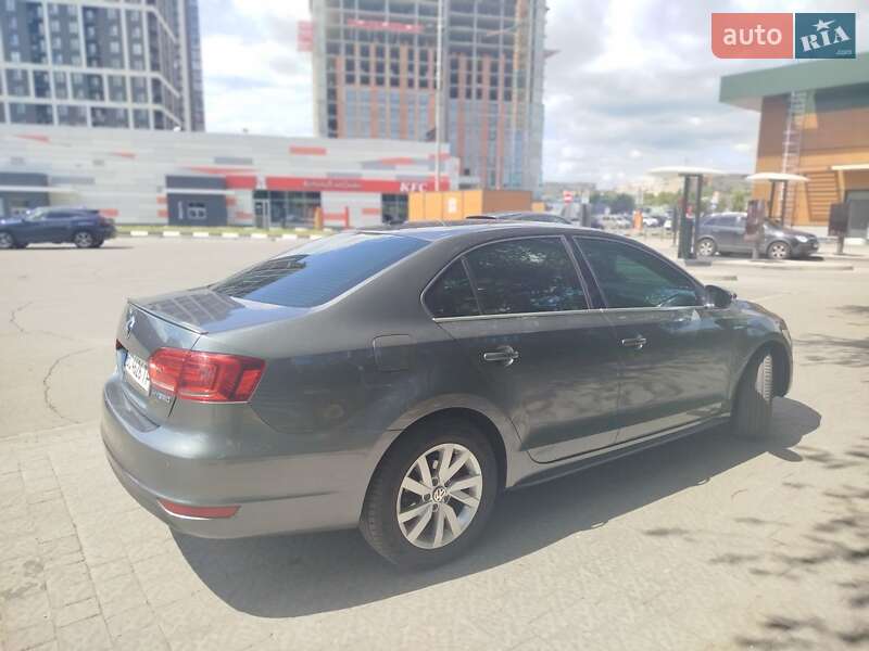 Седан Volkswagen Jetta 2013 в Львове
