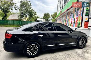 Седан Volkswagen Jetta 2013 в 