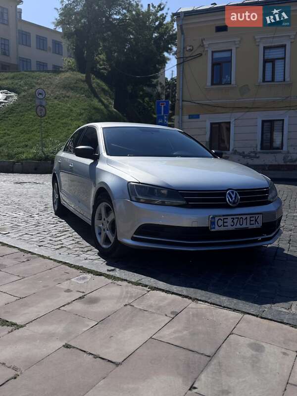 Седан Volkswagen Jetta 2015 в Чернівцях