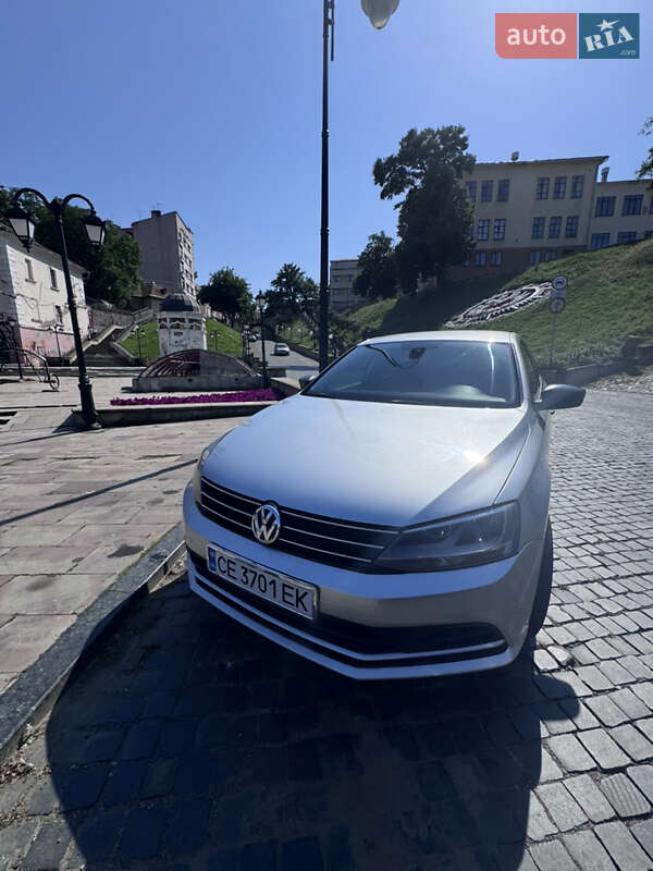 Седан Volkswagen Jetta 2015 в Чернівцях
