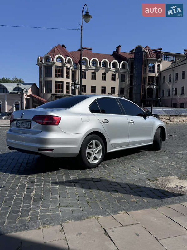 Седан Volkswagen Jetta 2015 в Чернівцях