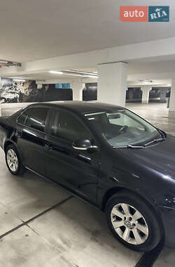 Седан Volkswagen Jetta 2008 в  фото 2 Седан Volkswagen Jetta 2008 в