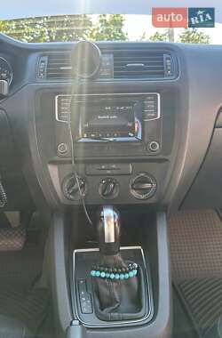 Седан Volkswagen Jetta 2015 в 