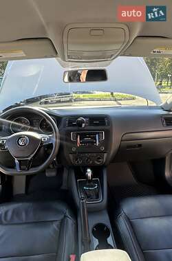 Седан Volkswagen Jetta 2015 в 