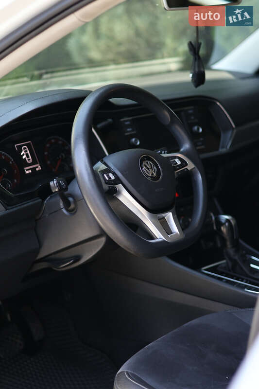 Седан Volkswagen Jetta 2018 в Львове