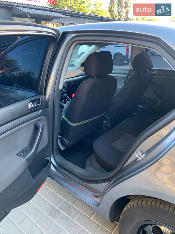 Седан Volkswagen Jetta 2006 в Киеве