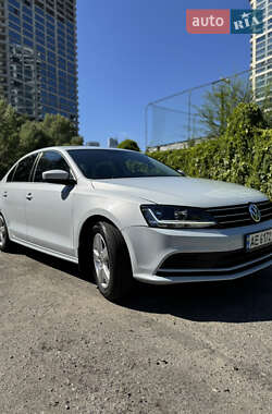 Седан Volkswagen Jetta 2017 в Днепре