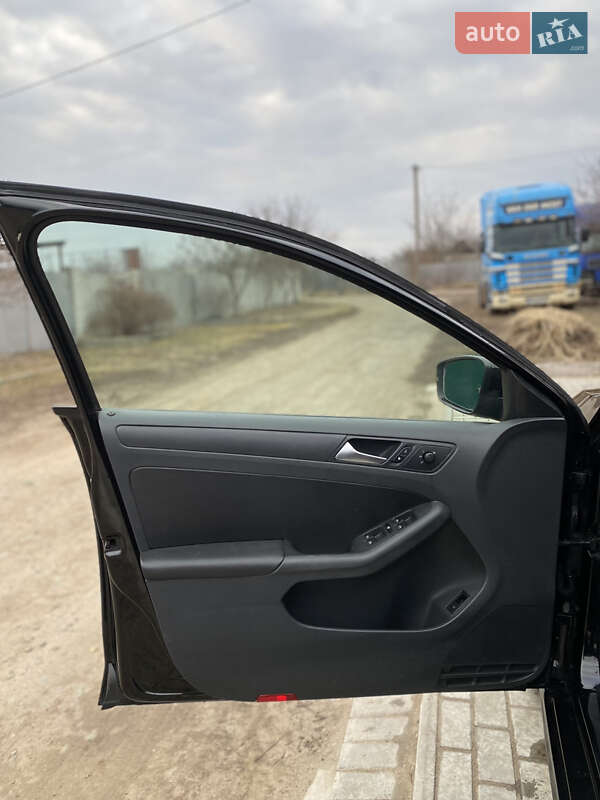 Седан Volkswagen Jetta 2011 в Харькове
