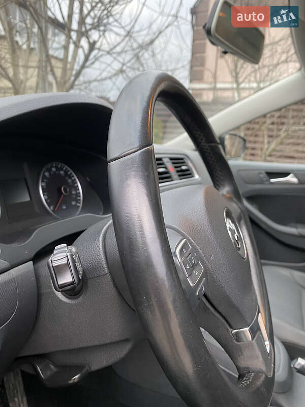 Седан Volkswagen Jetta 2011 в Харькове
