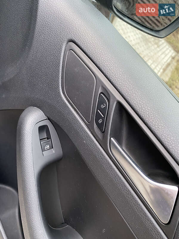 Седан Volkswagen Jetta 2011 в Харькове