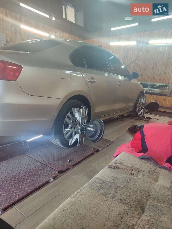 Седан Volkswagen Jetta 2012 в Лубнах