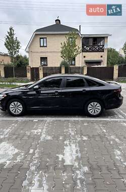 Седан Volkswagen Jetta 2019 в 