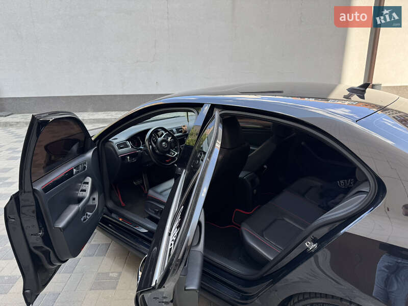 Седан Volkswagen Jetta 2014 в Днепре