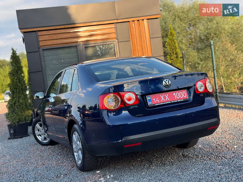 Седан Volkswagen Jetta 2010 в Дрогобыче