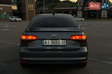 Седан Volkswagen Jetta 2016 в 