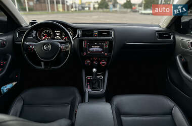 Седан Volkswagen Jetta 2016 в 