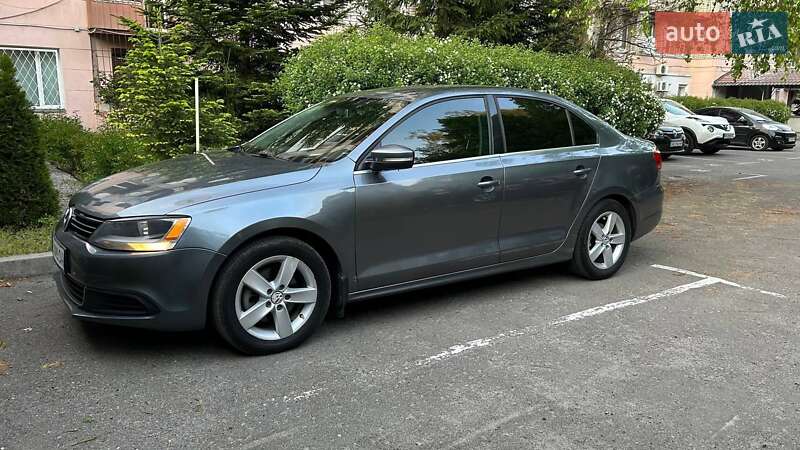 Седан Volkswagen Jetta 2014 в Днепре