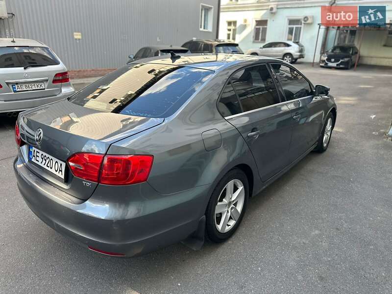 Седан Volkswagen Jetta 2014 в Днепре