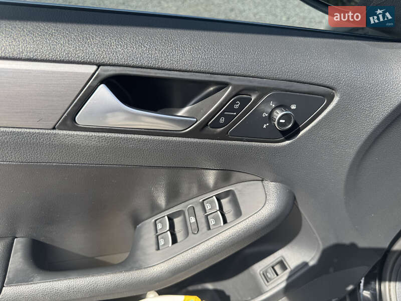 Седан Volkswagen Jetta 2013 в Кропивницькому