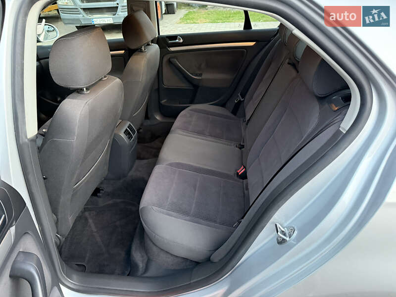 Седан Volkswagen Jetta 2006 в Луцке