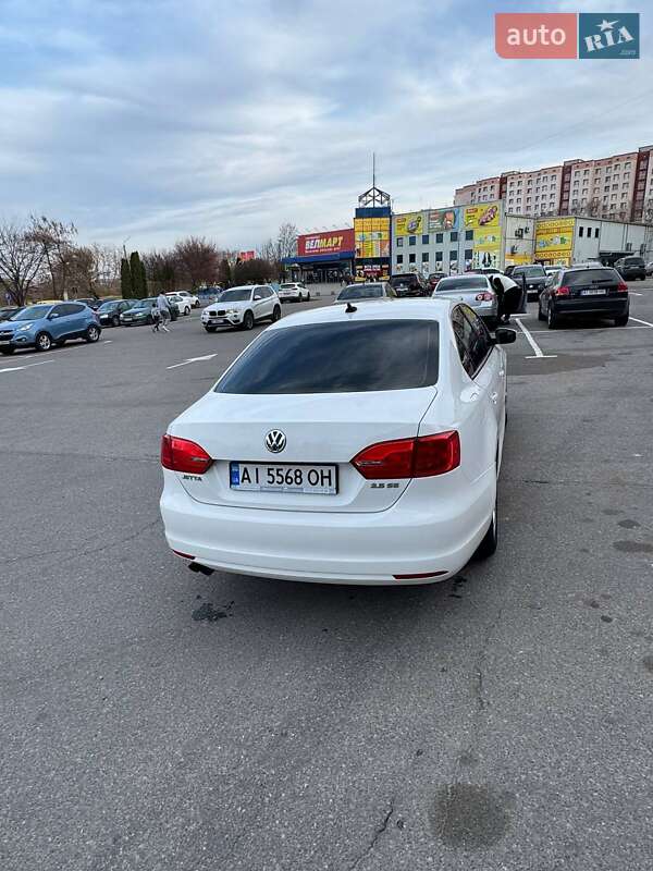 Седан Volkswagen Jetta 2011 в Києві