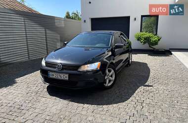 Седан Volkswagen Jetta 2014 в 