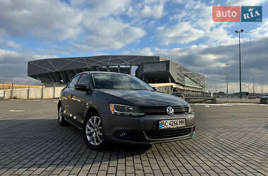 Седан Volkswagen Jetta 2013 в Львові