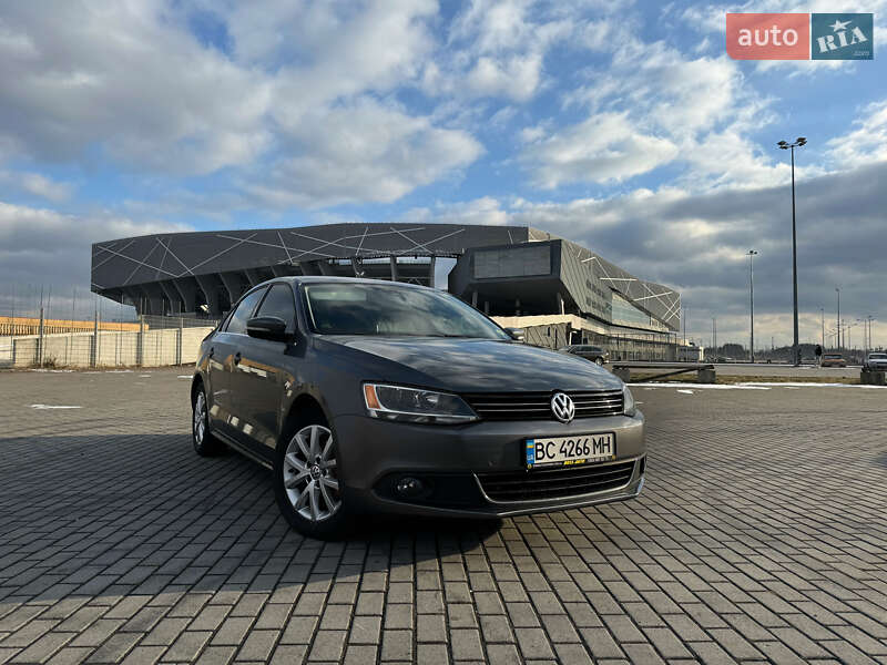 Седан Volkswagen Jetta 2013 в 