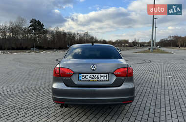Седан Volkswagen Jetta 2013 в 
