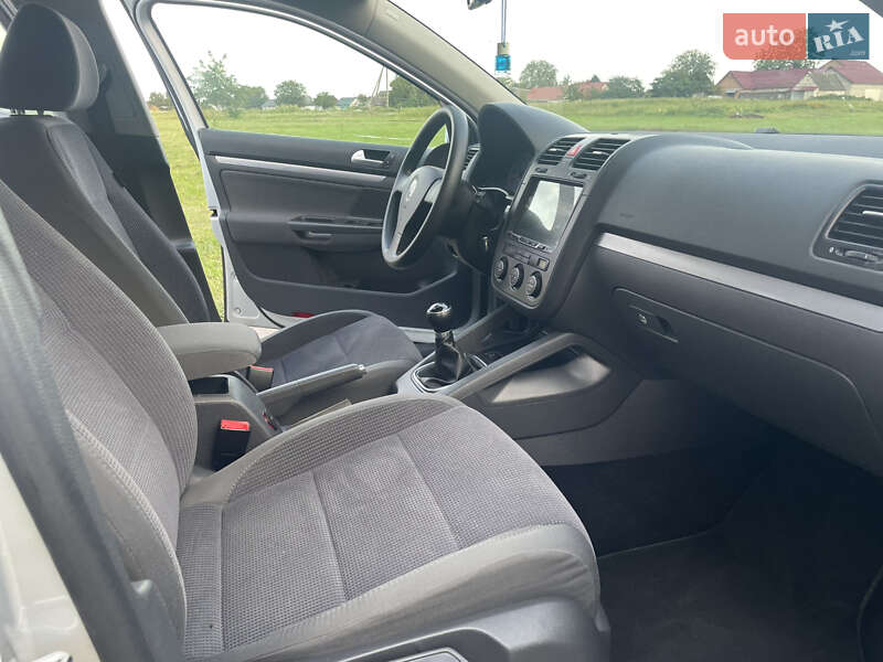 Седан Volkswagen Jetta 2007 в Дубно