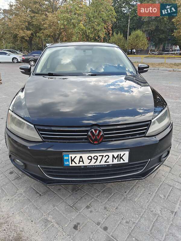 Седан Volkswagen Jetta 2011 в 