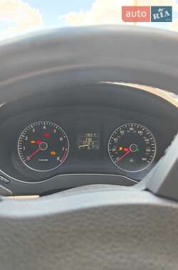 Седан Volkswagen Jetta 2011 в 