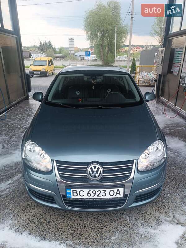 Седан Volkswagen Jetta 2009 в Львові