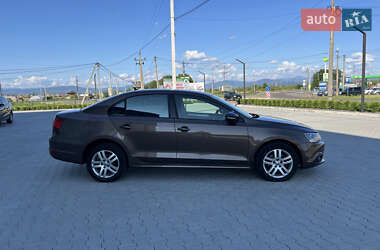 Седан Volkswagen Jetta 2011 в 