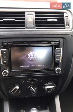 Седан Volkswagen Jetta 2013 в 