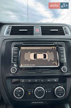 Седан Volkswagen Jetta 2013 в 