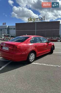 Седан Volkswagen Jetta 2012 в 