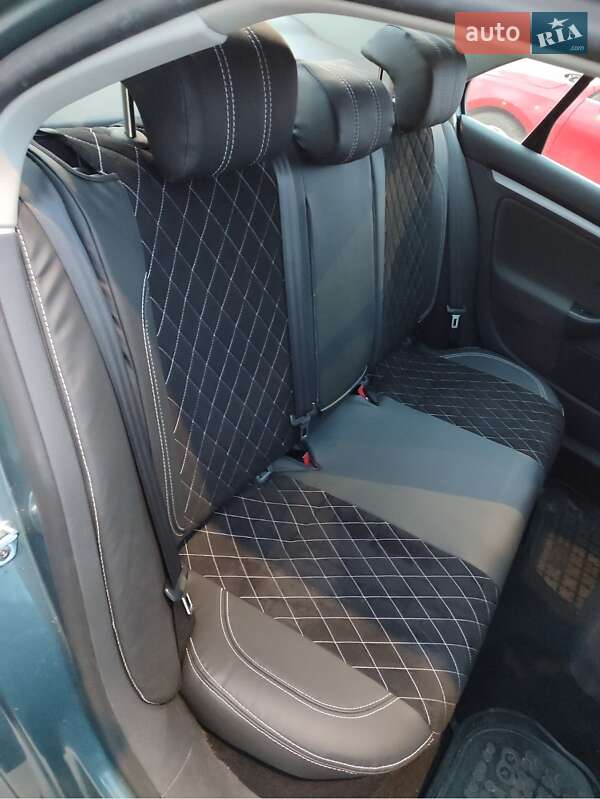 Седан Volkswagen Jetta 2009 в Львові