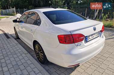 Седан Volkswagen Jetta 2012 в 