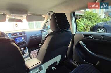 Седан Volkswagen Jetta 2015 в 