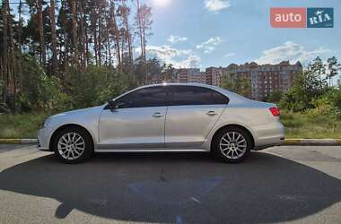 Седан Volkswagen Jetta 2015 в 