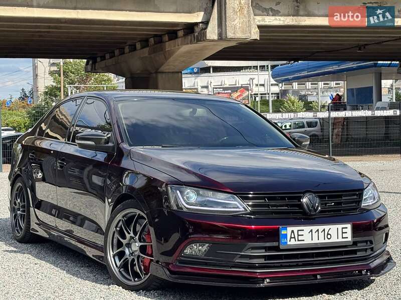 Седан Volkswagen Jetta 2015 в Днепре
