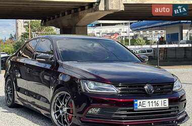 Седан Volkswagen Jetta 2015 в  фото 2 Седан Volkswagen Jetta 2015 в
