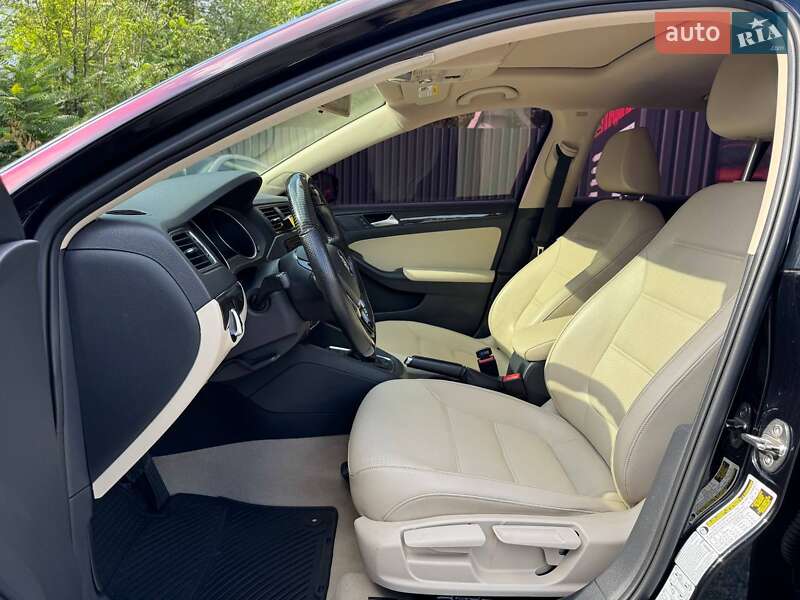 Седан Volkswagen Jetta 2015 в Днепре