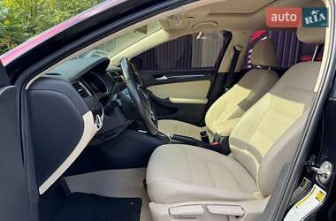 Седан Volkswagen Jetta 2015 в  фото 11 Седан Volkswagen Jetta 2015 в