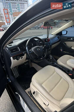Седан Volkswagen Jetta 2013 в 