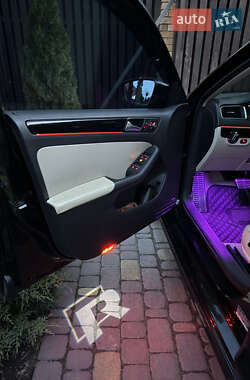 Седан Volkswagen Jetta 2013 в 