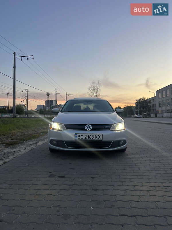 Седан Volkswagen Jetta 2013 в Львове