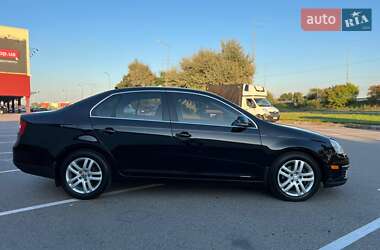 Седан Volkswagen Jetta 2010 в 